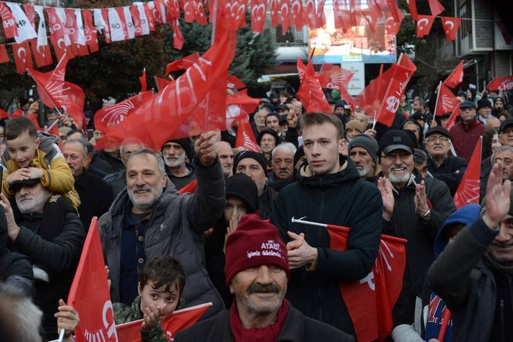 CHP Genel Başkanı Özgür Özel Rize'de 8