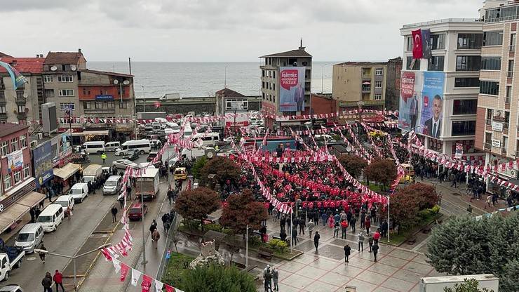 CHP Genel Başkanı Özgür Özel Rize'de 9