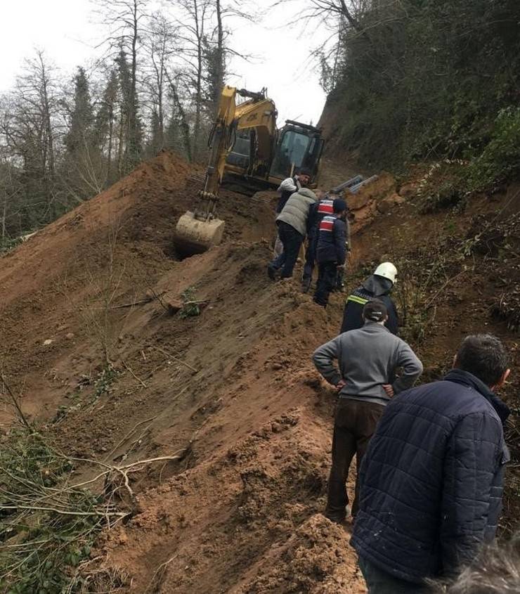 Trabzon'da içme suyu hattı çalışmasında göçük: 3 işçi öldü 17