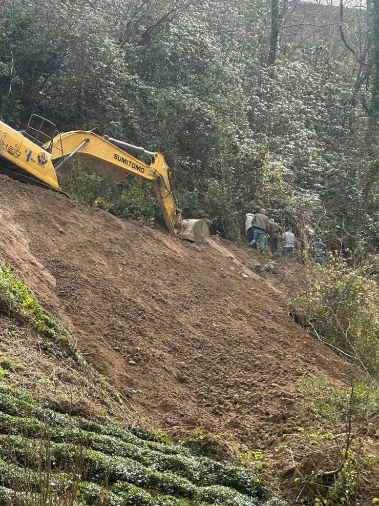 Trabzon'da içme suyu hattı çalışmasında göçük: 3 işçi öldü 22