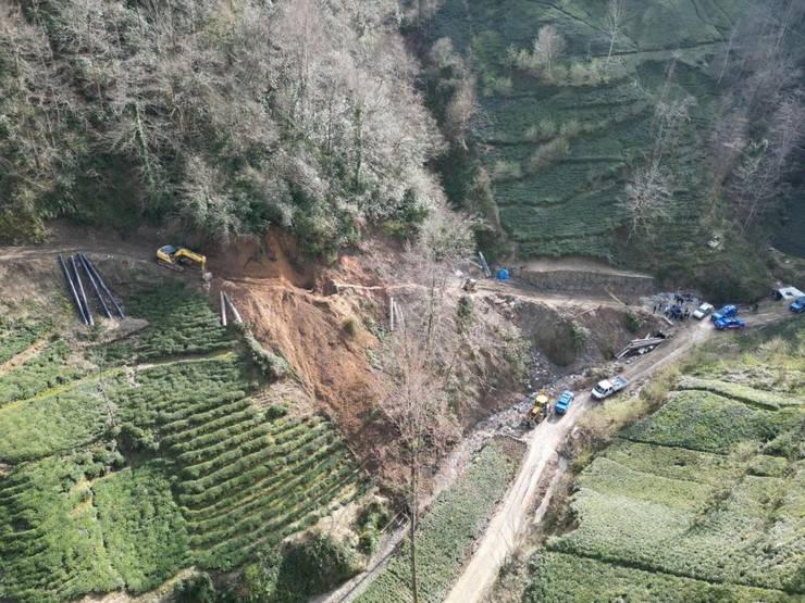 Trabzon'da içme suyu hattı çalışmasında göçük: 3 işçi öldü 25