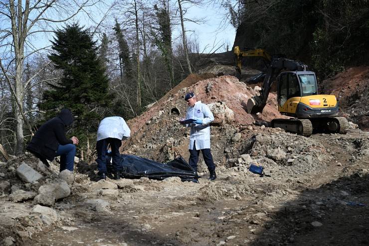 Trabzon'da içme suyu hattı çalışmasında göçük: 3 işçi öldü 32