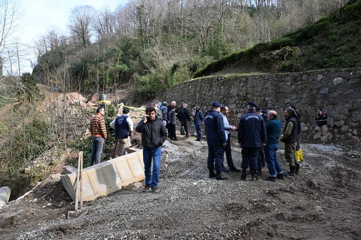 Trabzon'da içme suyu hattı çalışmasında göçük: 3 işçi öldü 33