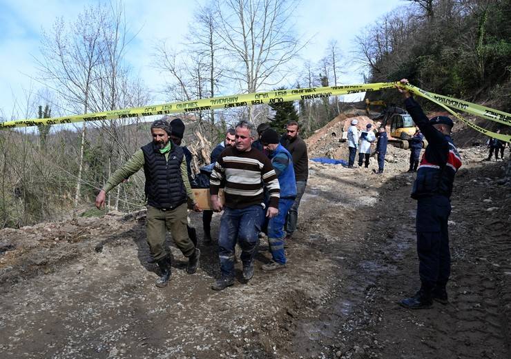 Trabzon'da içme suyu hattı çalışmasında göçük: 3 işçi öldü 36