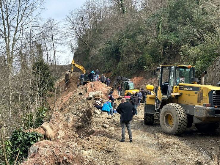 Trabzon'da içme suyu hattı çalışmasında göçük: 3 işçi öldü 4