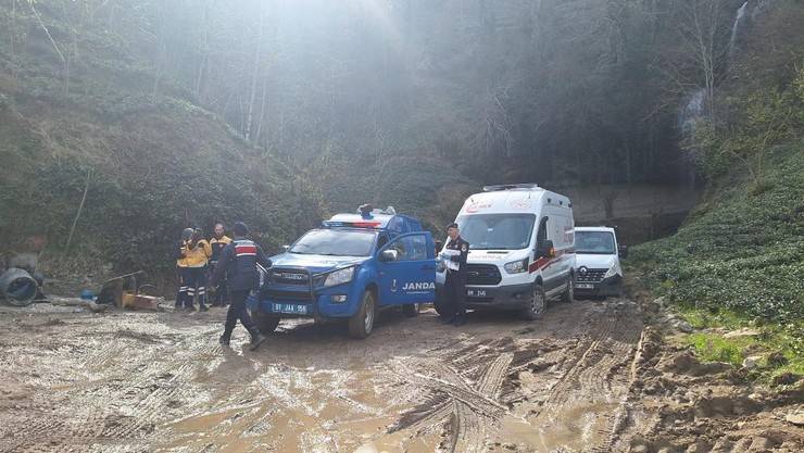 Trabzon'da içme suyu hattı çalışmasında göçük: 3 işçi öldü 6