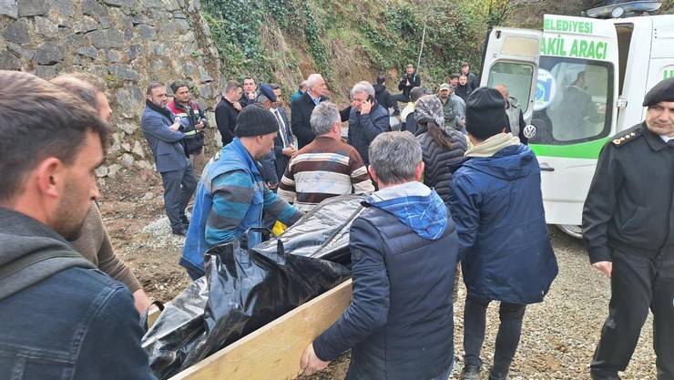 Trabzon'da içme suyu hattı çalışmasında göçük: 3 işçi öldü 8