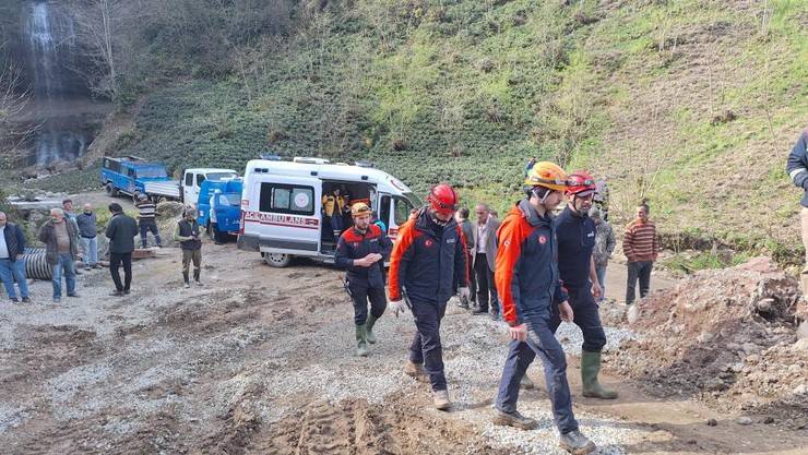 Trabzon'da içme suyu hattı çalışmasında göçük: 3 işçi öldü 9