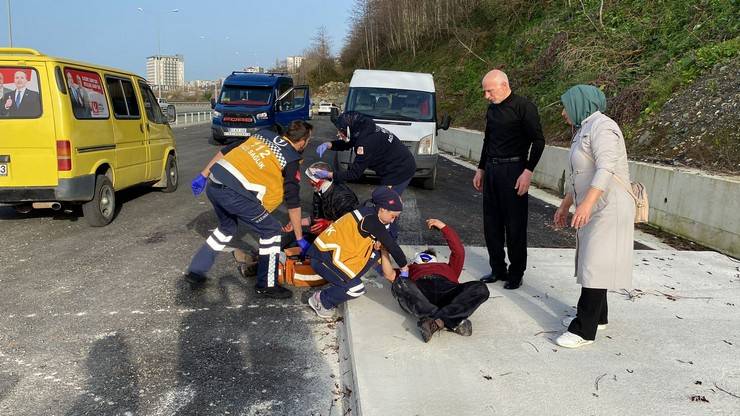 Rize’de Muhtar Okan Seymenoğlu Cenaze Dönüşü Kaza Yaptı: 4 Yaralı 10