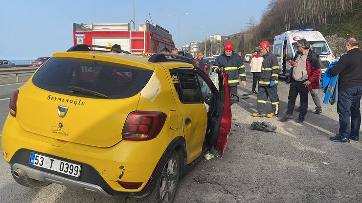 Rize’de Muhtar Okan Seymenoğlu Cenaze Dönüşü Kaza Yaptı: 4 Yaralı 23