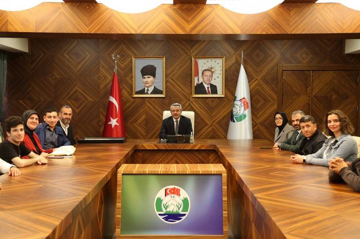 Otizmli Çocuklar Rize Valisi Baydaş’ı Ziyaret Etti 1