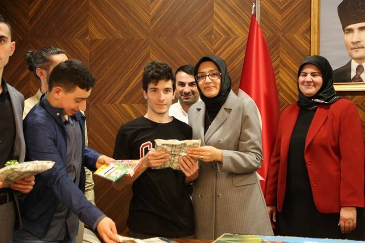 Otizmli Çocuklar Rize Valisi Baydaş’ı Ziyaret Etti 4