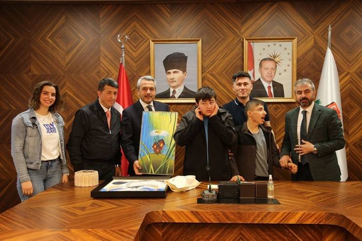 Otizmli Çocuklar Rize Valisi Baydaş’ı Ziyaret Etti 7