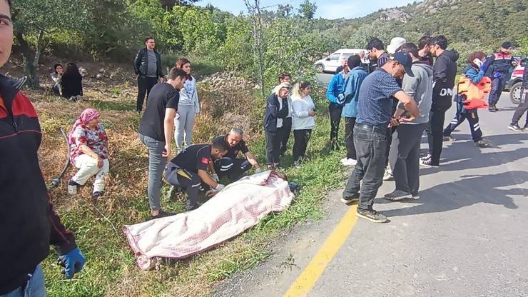 Üniversite öğrencilerini taşıyan tur otobüsü şarampole devrildi: 3’ü ağır 12 yaralı 6