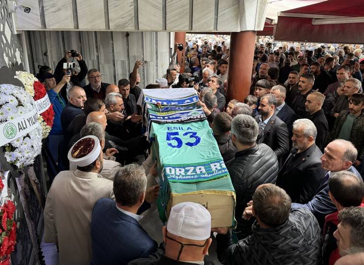 Kalp nakli sonrası hayatını kaybeden Esila Tüfekçi son yolculuğuna uğurlandı 11