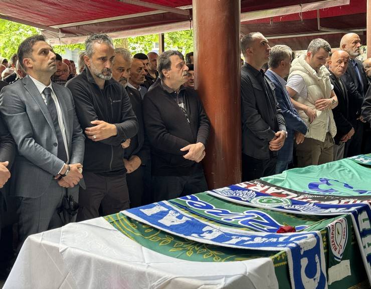 Kalp nakli sonrası hayatını kaybeden Esila Tüfekçi son yolculuğuna uğurlandı 14