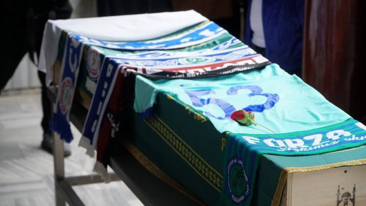 Kalp nakli sonrası hayatını kaybeden Esila Tüfekçi son yolculuğuna uğurlandı 15