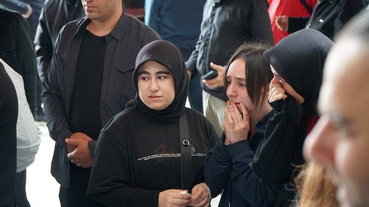 Kalp nakli sonrası hayatını kaybeden Esila Tüfekçi son yolculuğuna uğurlandı 18