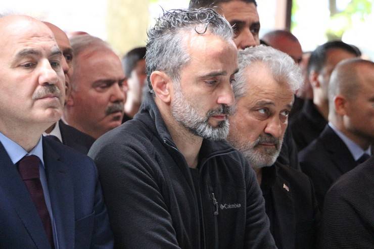 Kalp nakli sonrası hayatını kaybeden Esila Tüfekçi son yolculuğuna uğurlandı 2