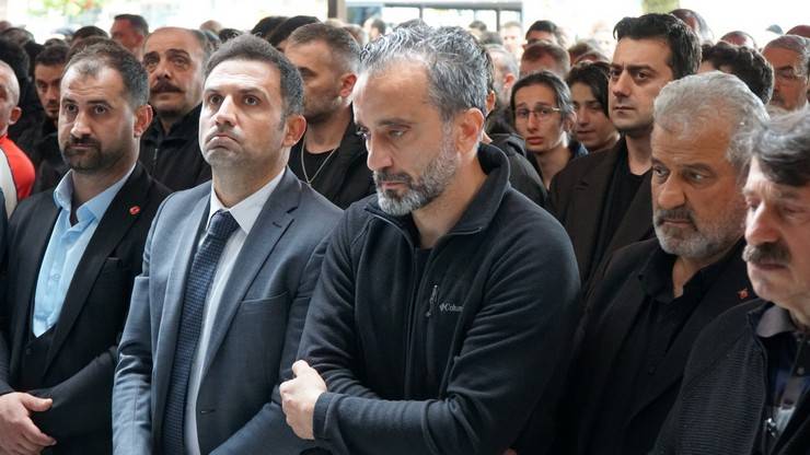 Kalp nakli sonrası hayatını kaybeden Esila Tüfekçi son yolculuğuna uğurlandı 25