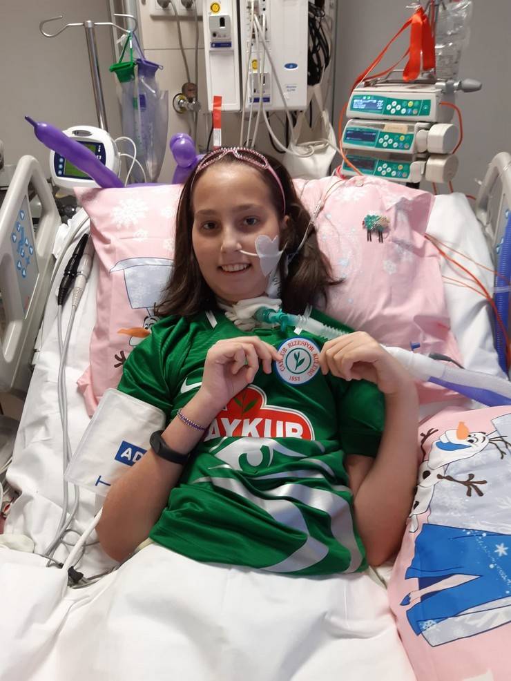 Kalp nakli sonrası hayatını kaybeden Esila Tüfekçi son yolculuğuna uğurlandı 28