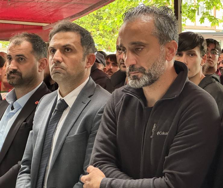 Kalp nakli sonrası hayatını kaybeden Esila Tüfekçi son yolculuğuna uğurlandı 3