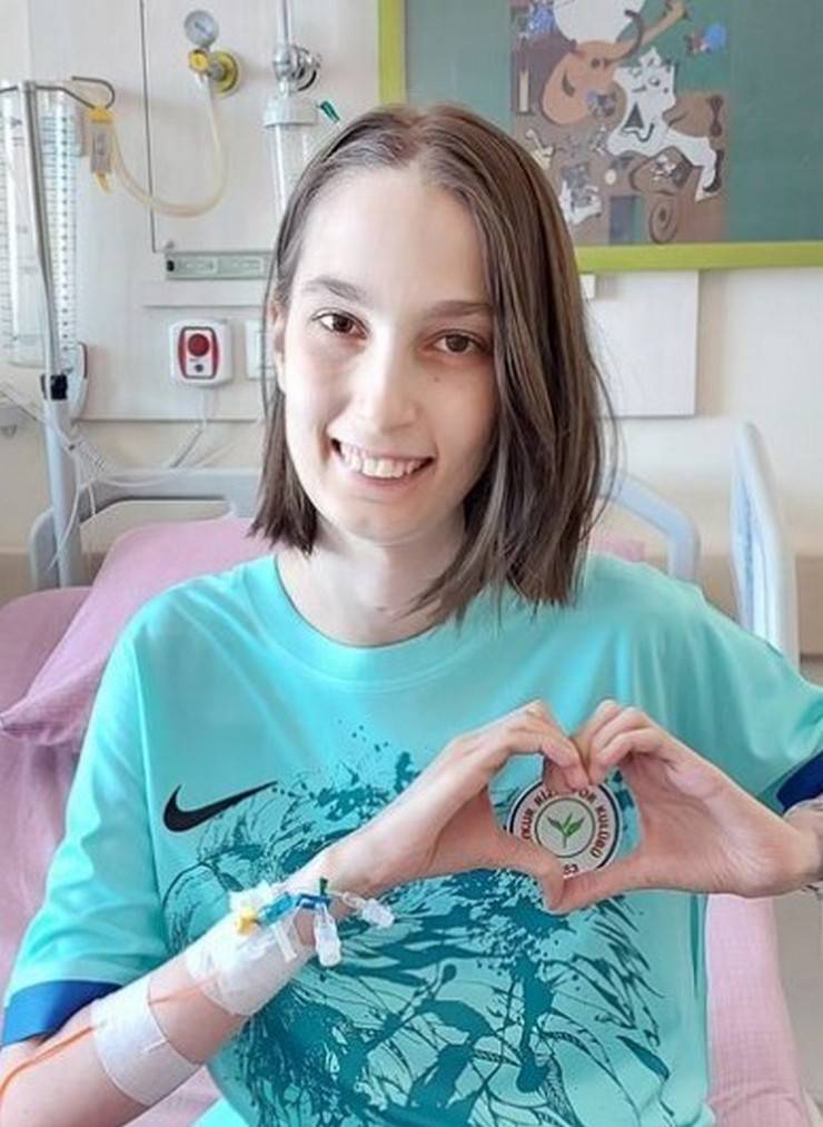 Kalp nakli sonrası hayatını kaybeden Esila Tüfekçi son yolculuğuna uğurlandı 4