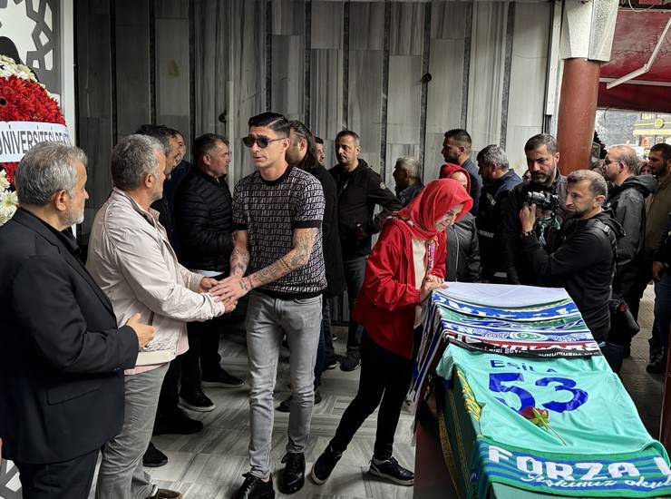 Kalp nakli sonrası hayatını kaybeden Esila Tüfekçi son yolculuğuna uğurlandı 5