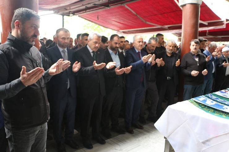 Kalp nakli sonrası hayatını kaybeden Esila Tüfekçi son yolculuğuna uğurlandı 7