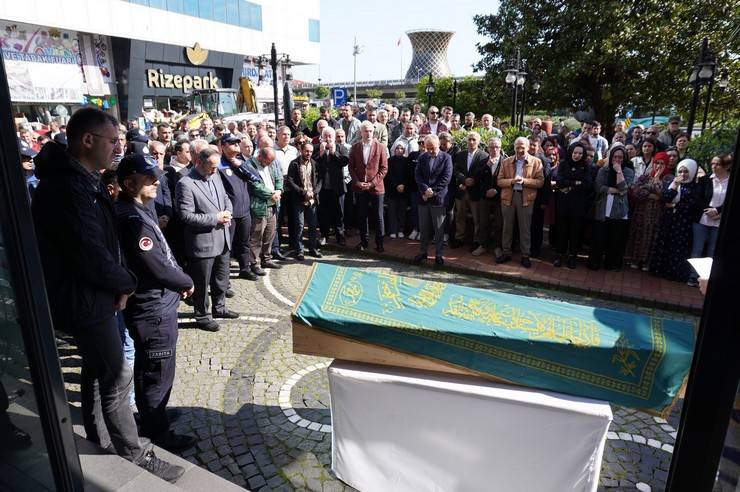Hayatını kaybeden Rize Belediyesi personeli Turgut Yıldırım'a son veda 11