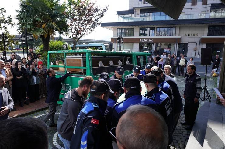 Hayatını kaybeden Rize Belediyesi personeli Turgut Yıldırım'a son veda 12
