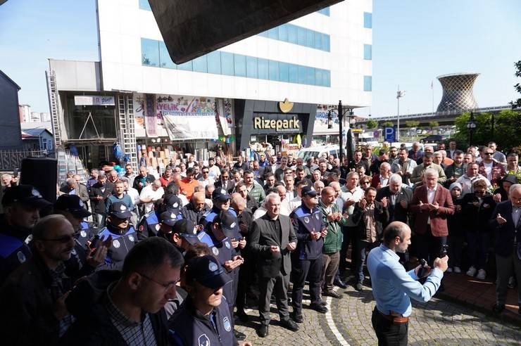 Hayatını kaybeden Rize Belediyesi personeli Turgut Yıldırım'a son veda 5