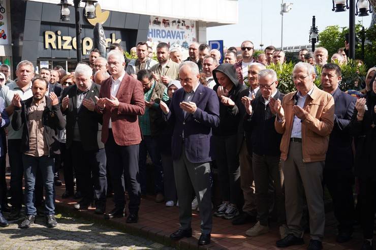 Hayatını kaybeden Rize Belediyesi personeli Turgut Yıldırım'a son veda 7