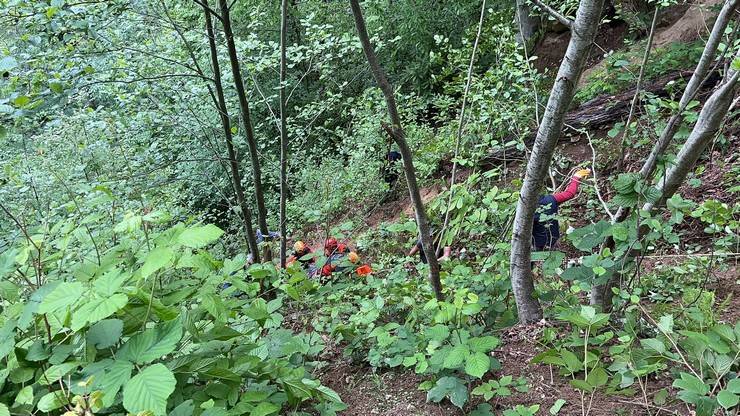 Rize'de otomobil uçuruma yuvarlandı; 1 ölü 4 yaralı 1