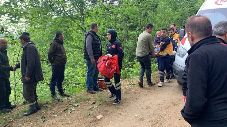 Rize'de otomobil uçuruma yuvarlandı; 1 ölü 4 yaralı 7