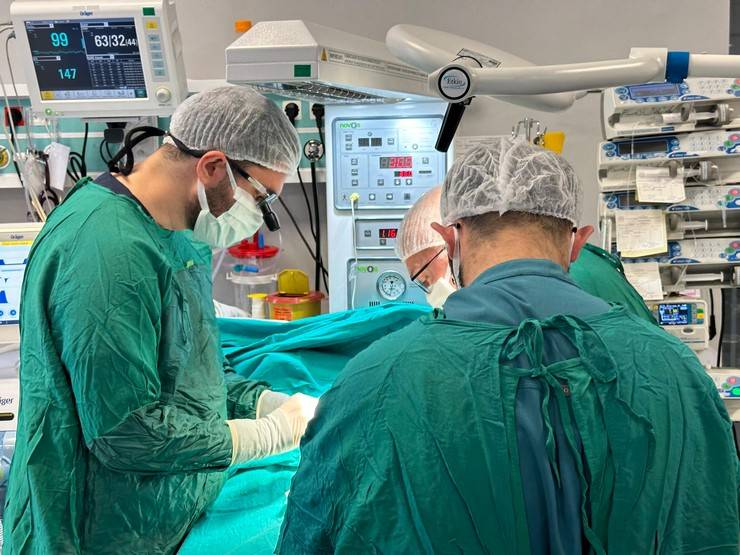 Rize'de İkiz Bebeklerin Hayatı, İstanbul'dan Gelen Ekip Tarafından Kurtarıldı 11