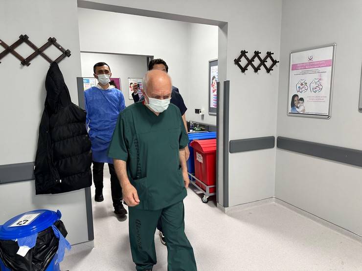 Rize'de İkiz Bebeklerin Hayatı, İstanbul'dan Gelen Ekip Tarafından Kurtarıldı 9