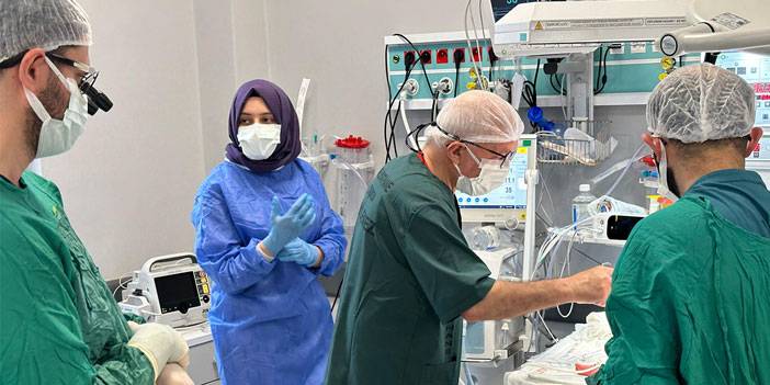 Rize'de İkiz Bebeklerin Hayatı, İstanbul'dan Gelen Ekip Tarafından Kurtarıldı