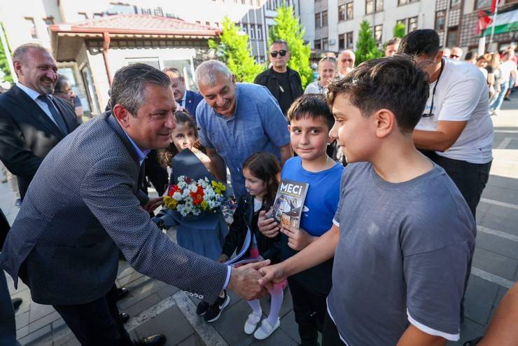 CHP Genel Başkanı Özgür Özel, Rize'de partisinin belediye başkanlıklarını ziyaret etti 11