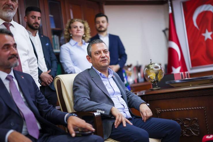 CHP Genel Başkanı Özgür Özel, Rize'de partisinin belediye başkanlıklarını ziyaret etti 12