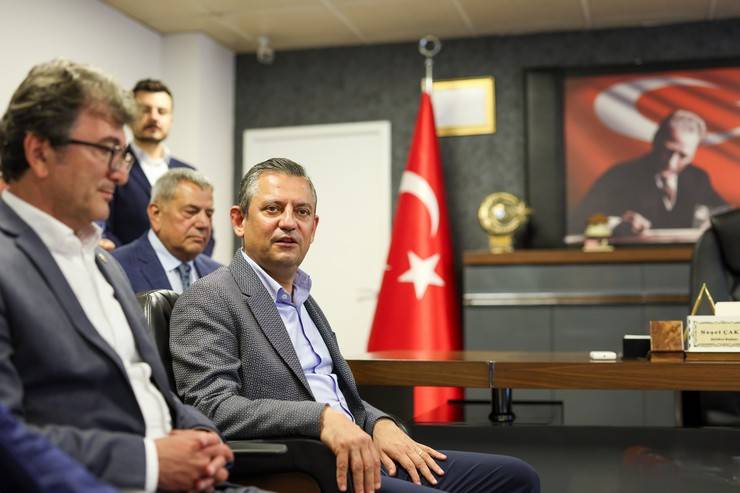 CHP Genel Başkanı Özgür Özel, Rize'de partisinin belediye başkanlıklarını ziyaret etti 23