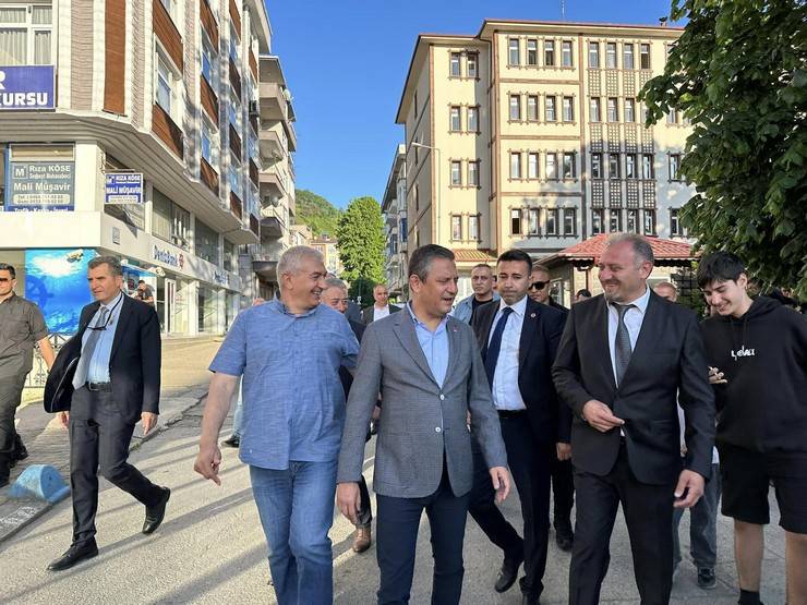 CHP Genel Başkanı Özgür Özel, Rize'de partisinin belediye başkanlıklarını ziyaret etti 36