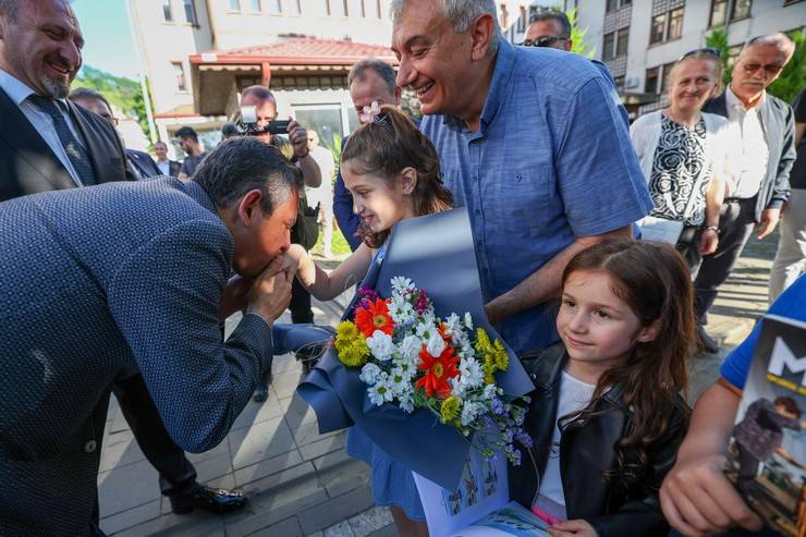 CHP Genel Başkanı Özgür Özel, Rize'de partisinin belediye başkanlıklarını ziyaret etti 45