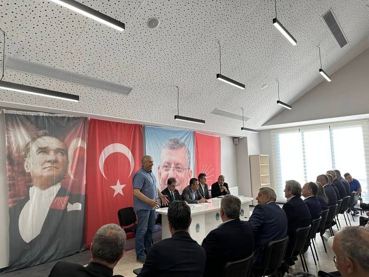 CHP Genel Başkanı Özgür Özel, Rize'de partisinin belediye başkanlıklarını ziyaret etti 6