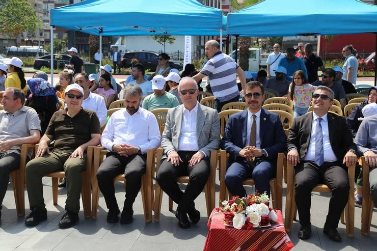 Rize'de "Rize Senin Projesi" Kapsamında Ödüller Verildi 3