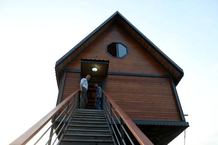 Rizeli kaportacı 12 metrelik demir direğin üzerine 70 metrekarelik ev yaptı 2