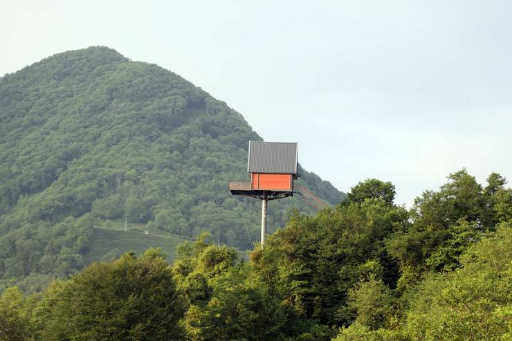 Rizeli kaportacı 12 metrelik demir direğin üzerine 70 metrekarelik ev yaptı 3