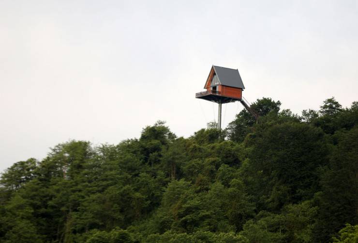 Rizeli kaportacı 12 metrelik demir direğin üzerine 70 metrekarelik ev yaptı 4