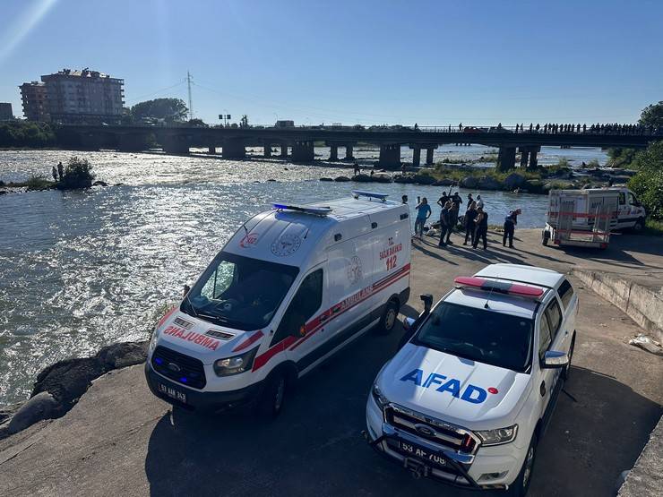 Fırtına Deresi'ne girip sürüklenen 4 kişiden 2'si kurtarıldı, 2'si aranıyor 10