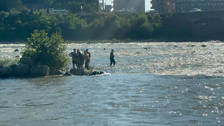 Fırtına Deresi'ne girip sürüklenen 4 kişiden 2'si kurtarıldı, 2'si aranıyor 27